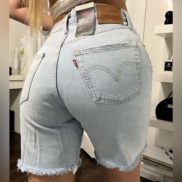 ❌SOLD❌ Levi’s 90’s Denim Shorts NWT! - Picture 3 of 11